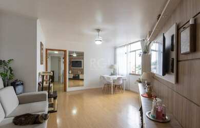 Imagem: O apartamento possui 2 Dormitórios, 1 Banheiro, 1 Vaga na garagem