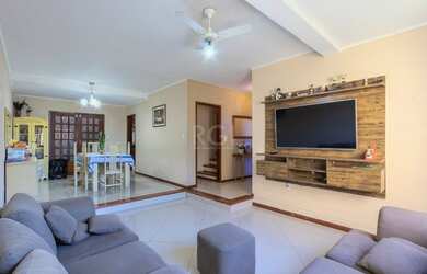 Imagem 1: Casa em Tristeza. Piscina, Churrasqueira, Varandae200m² de Área