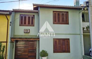 Imagem: A casa possui 3 Dormitórios, 2 Banheiros, 1 Vaga na garagem