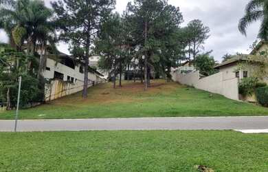 Imagem: O terreno possui 927m² de Área e está localizado em Alphaville