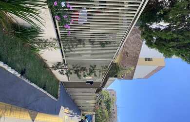 Imagem: O apartamento possui 3 Dormitórios, 1 Banheiro, 1 Vaga na garagem