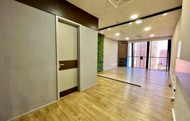 Imagem: O depósito possui 3 Vagas na garagem, 105m² de Área e está