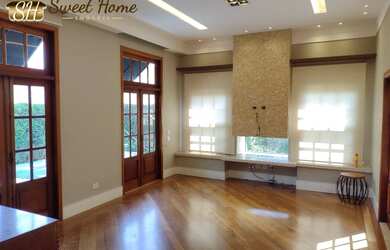 Imagem: A casa possui 4 Dormitórios, 3 Banheiros, 4 Vagas na garagem