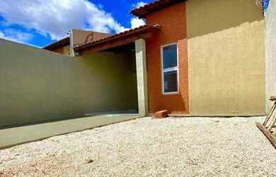 Imagem: A casa possui 3 Dormitórios, 2 Banheiros e está localizado