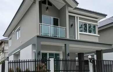 Imagem: A casa possui 3 Dormitórios, 3 Banheiros, 1 Vaga na garagem