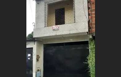 Imagem: A casa possui 2 Dormitórios, 2 Banheiros, 3 Vagas na garagem