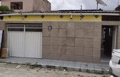 Imagem: A casa possui 2 Dormitórios, 2 Banheiros, 1 Vaga na garagem