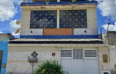 Imagem: A casa possui 4 Dormitórios, 4 Banheiros, 1 Vaga na garagem