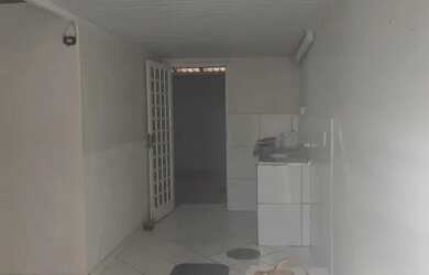 Imagem: A casa possui 2 Dormitórios, 2 Banheiros, 1 Vaga na garagem