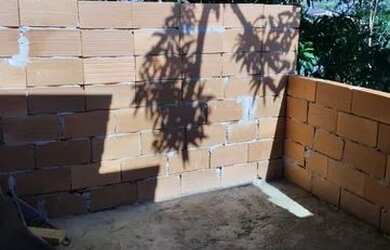 Imagem: A casa possui 2 Dormitórios, 1 Banheiro e está localizado