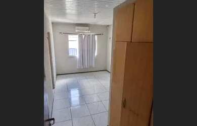 Imagem: A casa possui 3 Dormitórios, 2 Banheiros, 1 Vaga na garagem