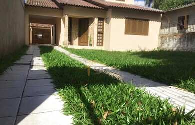 Imagem: A casa possui 3 Dormitórios, 1 Banheiro, 300m² de Área e