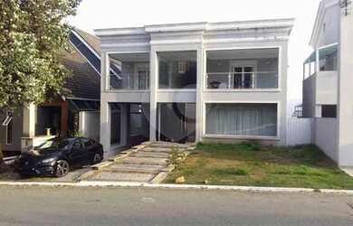 Imagem: A casa em condomínio possui 4 Dormitórios, 5 Banheiros, 5