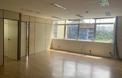 Imagem: O depósito possui 2 Vagas na garagem e 151m² de Área e está