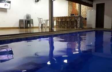 Imagem: A casa possui 1 Dormitório, 2 Vagas na garagem e está localizado