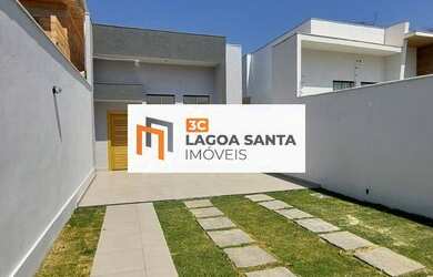 Imagem: A casa possui 3 Dormitórios, 2 Banheiros, 4 Vagas na garagem