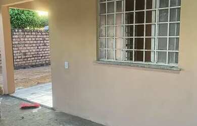 Imagem: A casa possui 2 Dormitórios, 1 Banheiro, 3 Vagas na garagem