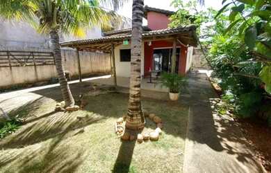 Imagem: A casa possui 2 Dormitórios, 1 Banheiro, 4 Vagas na garagem