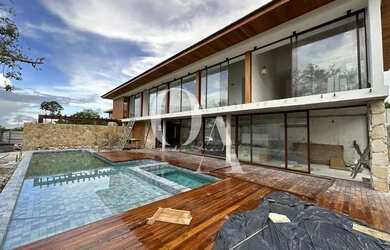 Imagem: A casa possui 5 Dormitórios, 5 Banheiros e está localizado