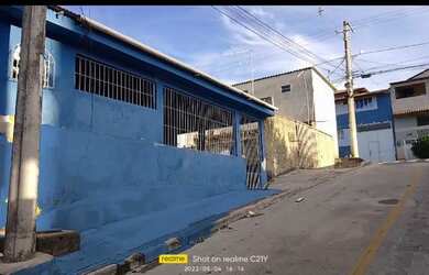 Imagem: A casa possui 2 Dormitórios, 2 Banheiros e 2 Vagas na garagem