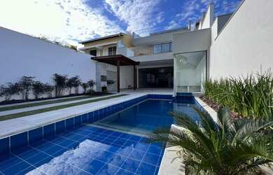 Imagem: A casa em condomínio possui 5 Dormitórios, 5 Banheiros, 4