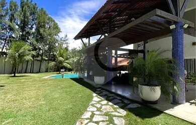 Imagem: A casa possui 5 Dormitórios, 5 Banheiros, 4 Vagas na garagem