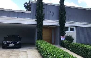 Imagem: A casa em condomínio possui 4 Dormitórios e 4 Vagas na garagem