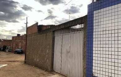 Imagem: A casa em condomínio possui 2 Dormitórios, 1 Banheiro, 2 Vagas