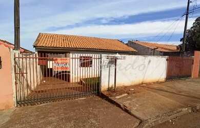 Imagem: A casa possui 2 Dormitórios, 1 Banheiro, 1 Vaga na garagem