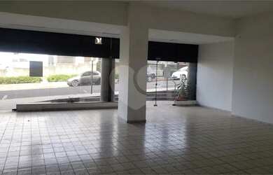 Imagem: O depósito possui 2 Vagas na garagem, 306m² de Área e está