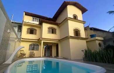 Imagem: A casa possui 4 Dormitórios, 5 Vagas na garagem e está localizado