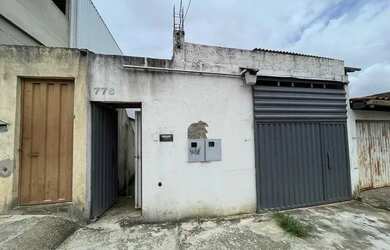 Imagem: A casa possui 2 Dormitórios, 2 Banheiros, 5 Vagas na garagem