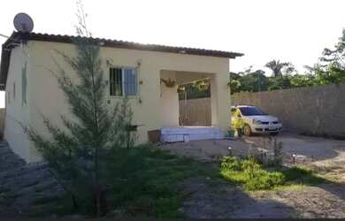 Imagem: A casa possui 3 Dormitórios, 2 Banheiros, 5 Vagas na garagem