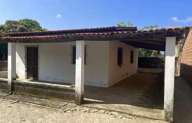 Imagem: A casa possui 2 Dormitórios, 1 Banheiro, 4 Vagas na garagem