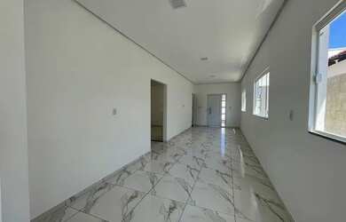 Imagem: A casa possui 3 Dormitórios, 2 Banheiros, 5 Vagas na garagem