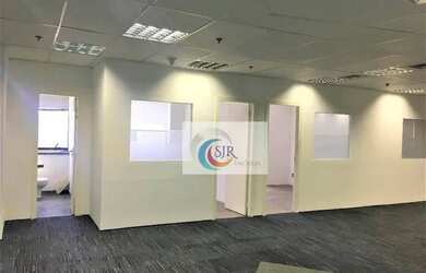 Imagem: O depósito possui 5 Vagas na garagem e 290m² de Área e está