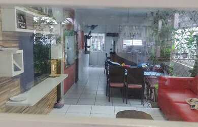 Imagem: A casa possui 3 Dormitórios, 3 Banheiros, 3 Vagas na garagem