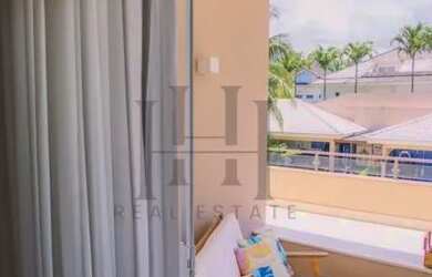 Imagem: A casa em condomínio possui 5 Dormitórios, 5 Banheiros e 846m²