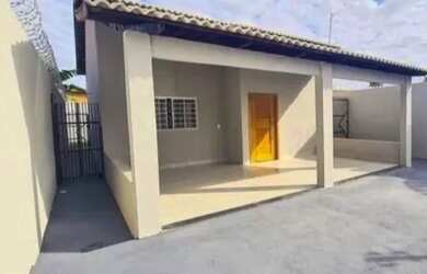 Imagem: A casa possui 3 Dormitórios, 1 Banheiro, 1 Vaga na garagem