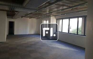 Imagem: O depósito possui 3 Vagas na garagem, 152m² de Área e está