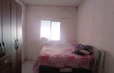 Imagem: A casa possui 2 Dormitórios, 2 Banheiros e está localizado