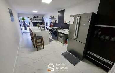 Imagem: A casa possui 4 Dormitórios, 4 Banheiros, 3 Vagas na garagem