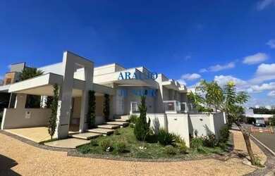 Imagem: A casa em condomínio possui 4 Dormitórios, 5 Banheiros, 2