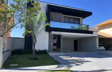 Imagem: A casa em condomínio possui 3 Dormitórios, 3 Banheiros, 4