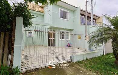 Imagem: A casa possui 3 Dormitórios, 2 Banheiros, 2 Vagas na garagem