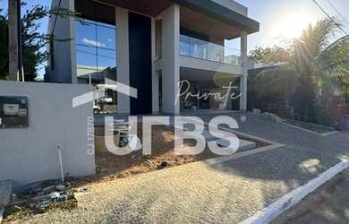 Imagem: A casa em condomínio possui 4 Dormitórios, 5 Banheiros, 4