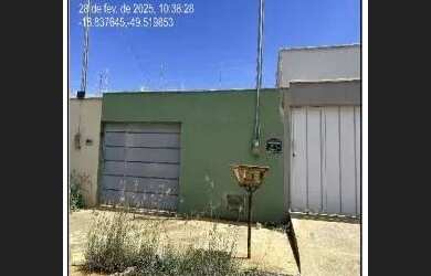 Imagem: A casa possui 2 Dormitórios, 1 Banheiro, 1 Vaga na garagem