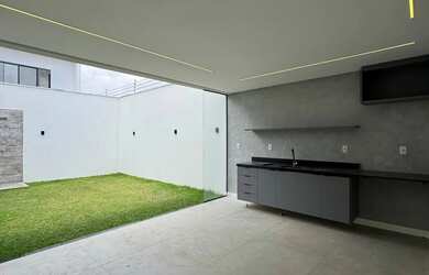 Imagem: A casa em condomínio possui 3 Dormitórios, 2 Banheiros, 3