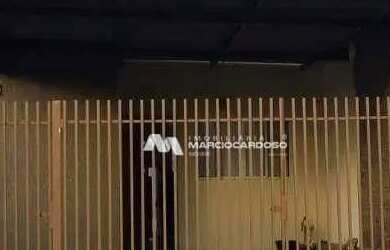 Imagem: A casa possui 2 Dormitórios, 1 Banheiro, 2 Vagas na garagem