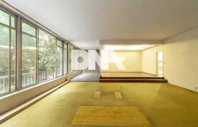 Imagem: O apartamento possui 3 Dormitórios, 4 Banheiros, 2 Vagas na